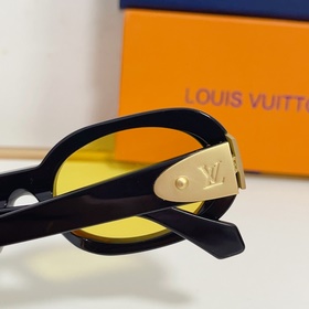 LOUIS VUITTON  МОДЕЛЬ： Z2600U Размер： 53 x 20 x 145