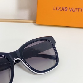 LOUIS VUITTON  МОДЕЛЬ： Z2645U Размер： 56 x 18 x 150