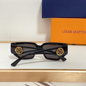 LOUIS VUITTON  МОДЕЛЬ： Z4U Размер： 67 x 12 x 145