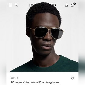 На задней стороне имеются отверстия для винтов. LOUIS VUITTON  М