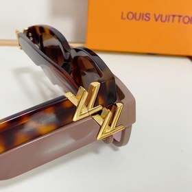 LOUIS VUITTON MOD： Z1762 Размер： 53 x 18 x 140