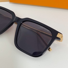 LOUIS VUITTON MOD： Z1826W Размер： 52х17х140