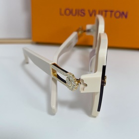 LOUIS VUITTON МОДЕЛЬ： Z1875 РАЗМЕР： 63х15-145