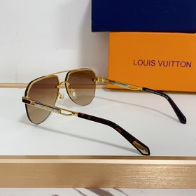 LOUIS VUITTON  МОДЕЛЬ： Z1304 Размер： 62 x 13 x 45