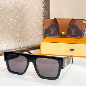 LOUIS VUITTON МОДЕЛЬ： Z2125E РАЗМЕР： 51 x 20 x 145