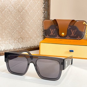 LOUIS VUITTON МОДЕЛЬ： Z2125E РАЗМЕР： 51 x 20 x 145