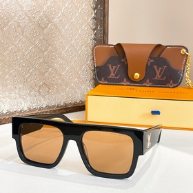 LOUIS VUITTON МОДЕЛЬ： Z2125E РАЗМЕР： 51 x 20 x 145
