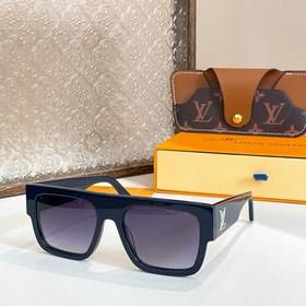 LOUIS VUITTON МОДЕЛЬ： Z2125E РАЗМЕР： 51 x 20 x 145