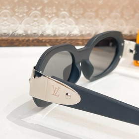 LOUIS VUITTON МОДЕЛЬ： Z2600U РАЗМЕР： 55х22-140