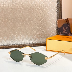 LOUIS VUITTON МОДЕЛЬ： Z2192U РАЗМЕР： 55 x 17 x 145