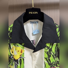 Новая хлопковая рубашка Prada 2025ss с принтом Timecapsule. Яркий