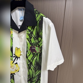 Новая хлопковая рубашка Prada 2025ss с принтом Timecapsule. Яркий