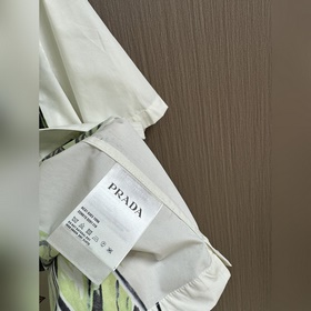 Новая хлопковая рубашка Prada 2025ss с принтом Timecapsule. Яркий