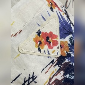Короткорукавная рубашка Prada Hawaii с принтом. Эта хлопковая руб