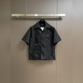 Рубашка с короткими рукавамиз переработанного нейлона PRADA изгот