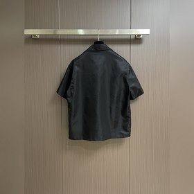Рубашка с короткими рукавамиз переработанного нейлона PRADA изгот