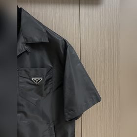 Рубашка с короткими рукавамиз переработанного нейлона PRADA изгот