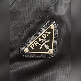 Рубашка с короткими рукавамиз переработанного нейлона PRADA изгот