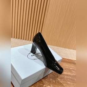 Prada весна-лето новые лакированные туфли на каблуке Оригинальная