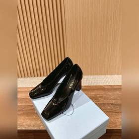 Prada весна-лето новые лакированные туфли на каблуке Оригинальная