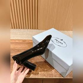 Prada весна-лето новые лакированные туфли на каблуке Оригинальная