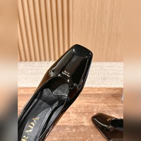 Prada весна-лето новые лакированные туфли на каблуке Оригинальная
