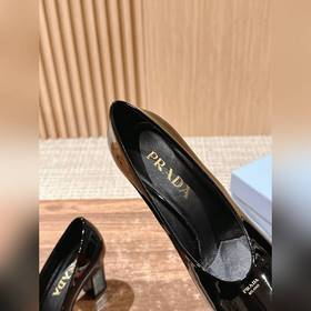 Prada весна-лето новые лакированные туфли на каблуке Оригинальная