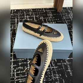 Покупка по доверенности  Prada 25 Новая классическая модель с тр