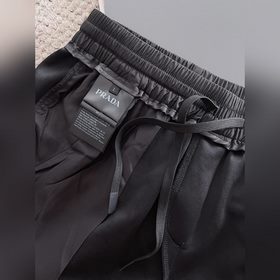 25SS Prada Шорты из ткани с жемчужным узором Эти шорты в стиле ба