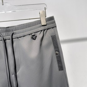 Новая коллекция PRADA весна-лето 2025, доступна в магазинах. Модн