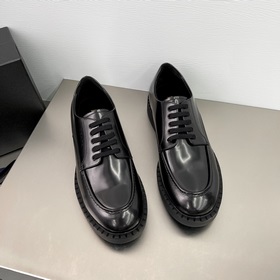 PRADA Деби-туфлиз гладкой кожи Воплощение элегантности современно