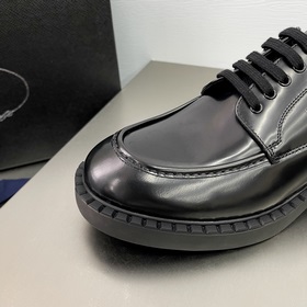 PRADA Деби-туфлиз гладкой кожи Воплощение элегантности современно