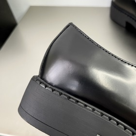 PRADA Chocolate Лоферы из гладкой кожи Эти классические мужские л