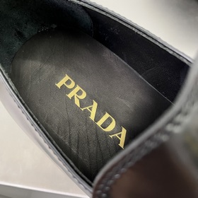 PRADA Chocolate Лоферы из гладкой кожи Эти классические мужские л