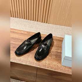 Весенне-летние туфли Prada из морщинистой кожи создают непринужде