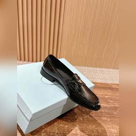 Весенне-летние туфли Prada из морщинистой кожи создают непринужде