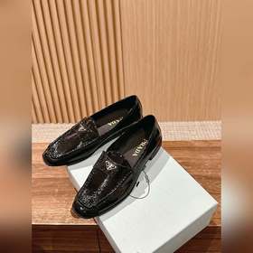 Весенне-летние туфли Prada из морщинистой кожи создают непринужде