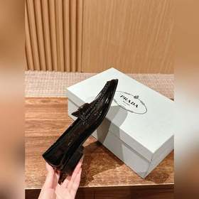 Весенне-летние туфли Prada из морщинистой кожи создают непринужде
