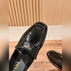 Весенне-летние туфли Prada из морщинистой кожи создают непринужде