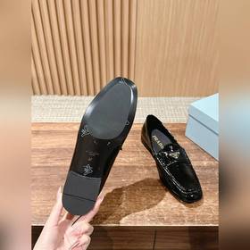 Весенне-летние туфли Prada из морщинистой кожи создают непринужде