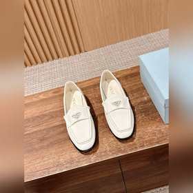 Весенне-летние туфли Prada из морщинистой кожи создают непринужде
