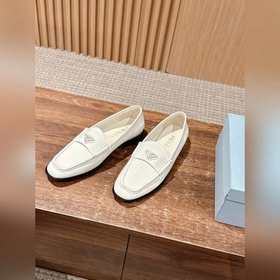 Весенне-летние туфли Prada из морщинистой кожи создают непринужде