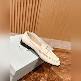 Весенне-летние туфли Prada из морщинистой кожи создают непринужде