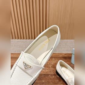 Весенне-летние туфли Prada из морщинистой кожи создают непринужде
