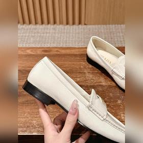 Весенне-летние туфли Prada из морщинистой кожи создают непринужде