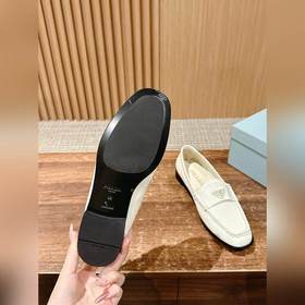 Весенне-летние туфли Prada из морщинистой кожи создают непринужде