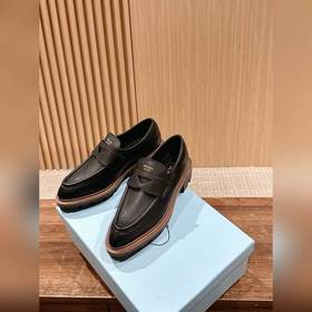 Новые туфли Prada в стиле британской винтажной моды с заостренным