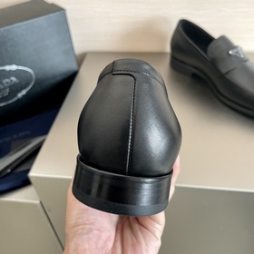Prada Новая серия мужских кожаных лофей Saffiano Импортная теляч