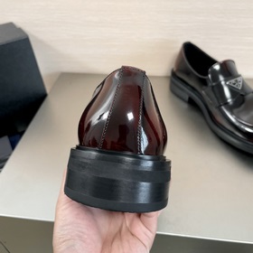 Код： YS004455 Prada Новые мужские лоферы с одним ремешком в налич
