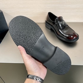 Код： YS004455 Prada Новые мужские лоферы с одним ремешком в налич